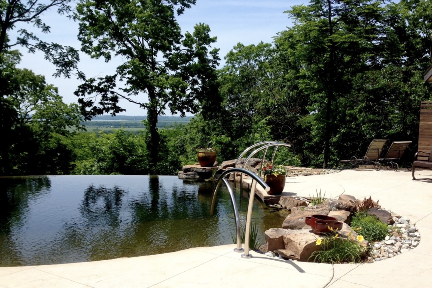 Natural Swimming pool with infinity edge.